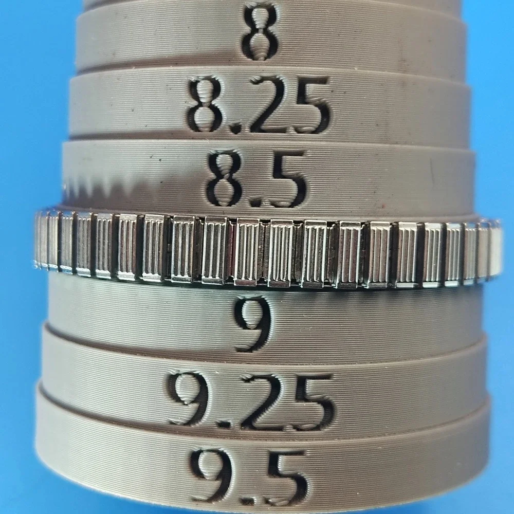 Vintage 1968 Caravelle‎ by Bulova 23mm Women's 17 Jewel Mechanical Wind Watch